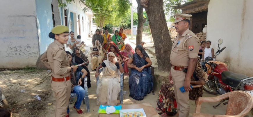 एंटी रोमियो पुलिस बल द्वारा जनपद में महिलाओं व बालिकाओं को किया जागरूक