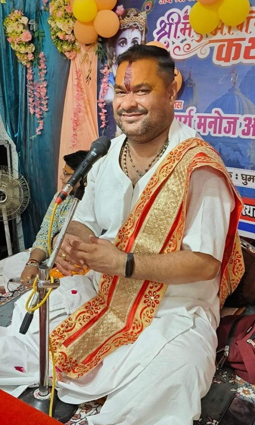 नन्द के आनंद भयो जय कन्हैया लाल की की गूंज से मां कालिंदी तट स्थित श्री बांके बिहारी मंदिर गूंज उठा