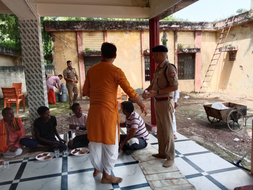 आई. ए. एस. ने कालपी तहसील परिसर के शिव मंदिर में कराया धार्मिक अनुष्ठान