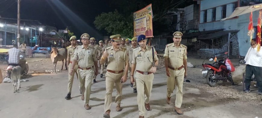 कालपी के प्रवेश करने वाली सड़कों मे कोतवाल ने पुलिस प्वाइट बढ़ाकर नाकेबंदी कराई