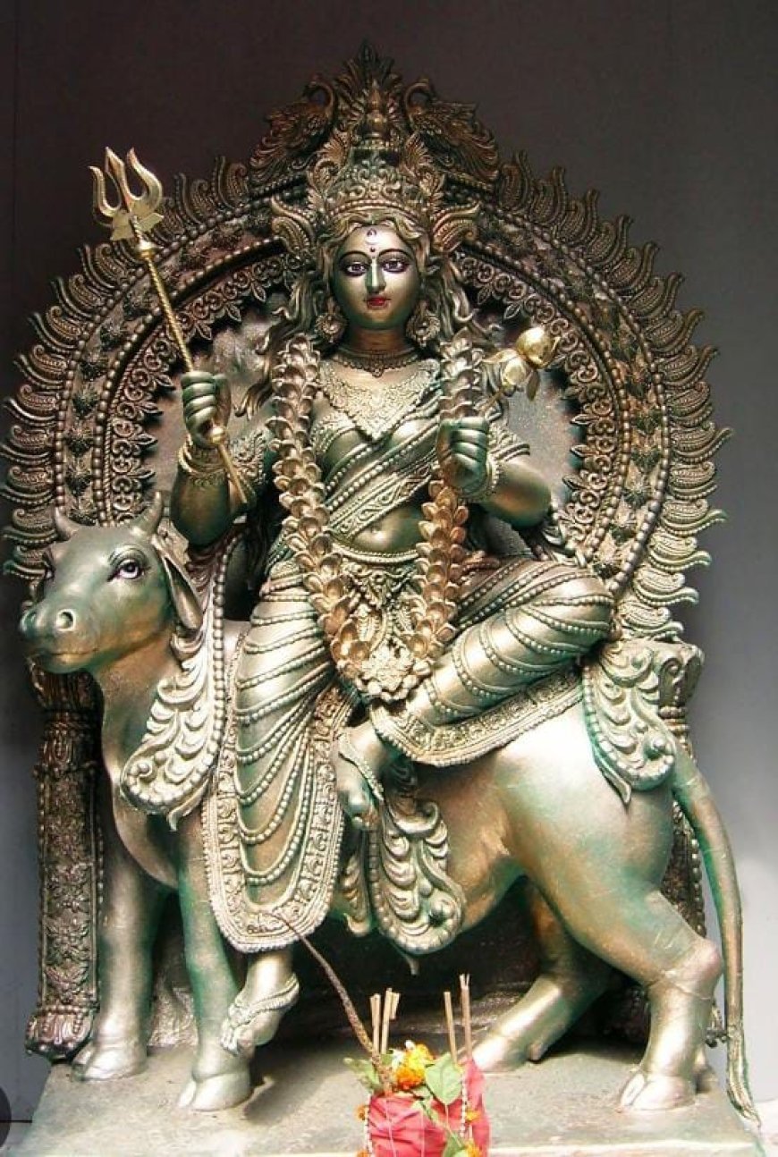 नवरात्र के पांचवे दिन दुर्गा पंडालों में सजी मैया की झांकी के दर्शनों को उमड़े श्रद्धालु