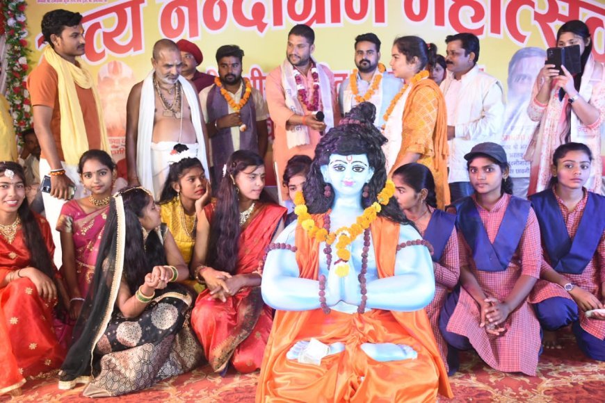 नन्दीग्राम महोत्सव के 5 वे दिन गोरखपुर एवम सीतापुर के कलाकारों ने किया जबाबी कीर्तन भजन कार्यक्रम