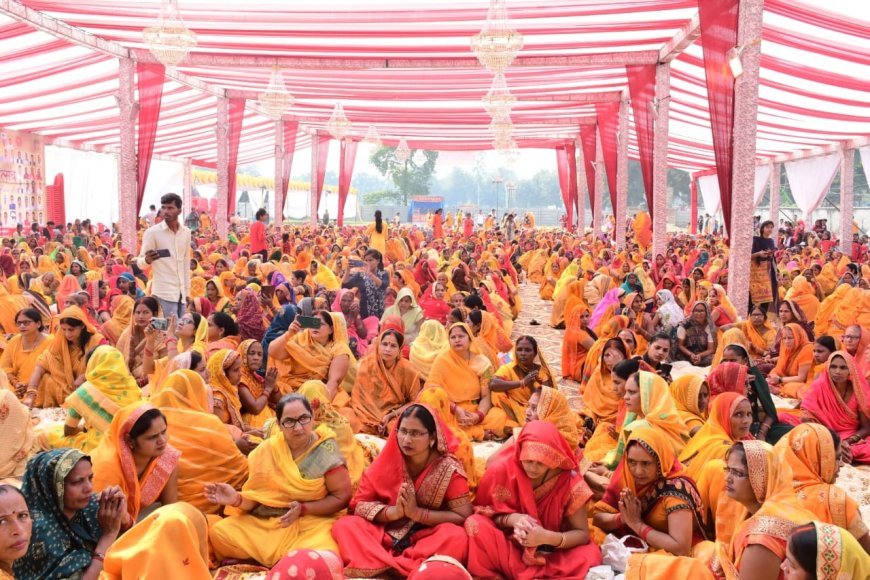 भरतकुंड बना हजारों महिलाओं के जनसमुद्र का साक्षी,भारी संख्या महिलाओं ने किया दुरदुरिया पूजन