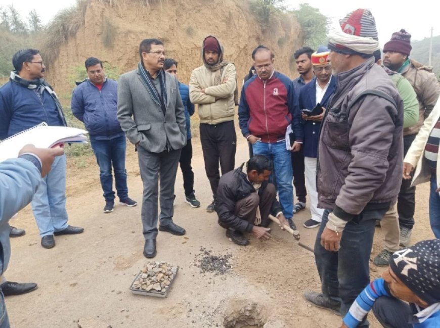 डीएम ने मोहना से बंधौली सम्पर्क मार्ग का किया औचक निरीक्षण