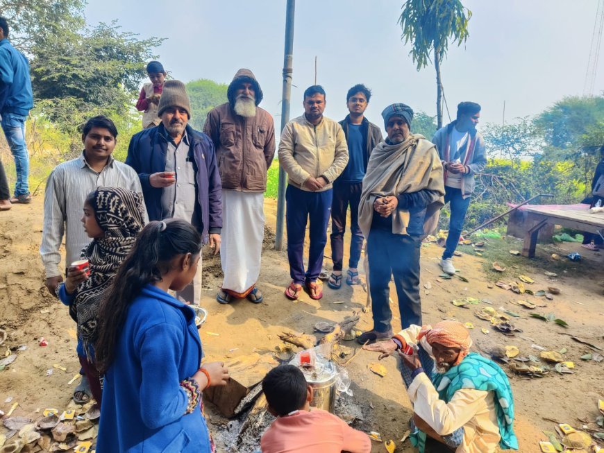 मकर संक्रांति के पर्व पर हजारों श्रद्धालुओं ने लगाई यमुना में आस्था की डुबकी