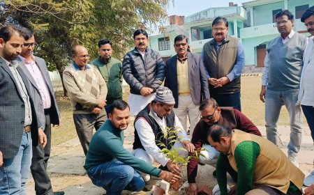 कोतवाली कांड के शहीदों को वृक्षारोपण कर दी गई श्रद्धांजलि