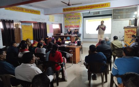 बी.आर.सी. कार्यालय कालपी में शिक्षकों को दिया जा रहा एफ. एल. एन. प्रशिक्षण