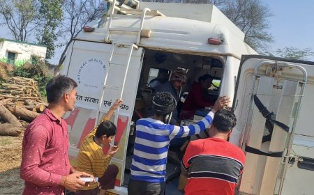स्वास्थ्य विभाग की सचल स्वास्थ्य वैन पहुंची दूर दराज के बीहड़ क्षेत्र, लोगों ने बताई क्षेत्र के लिए सरकार की अनूठी पहल