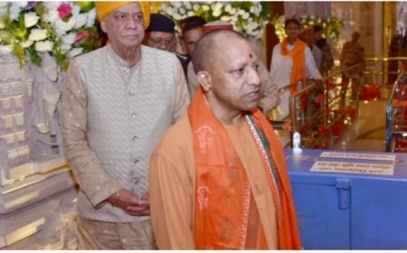 मंत्रियों-विधायकों के साथ सीएम योगी ने रामलला के किये दर्शन