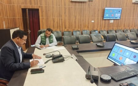 समीक्षा बैठक में कलेक्ट्रेट ने सभागार में दिये आवश्यक दिशा निर्देश
