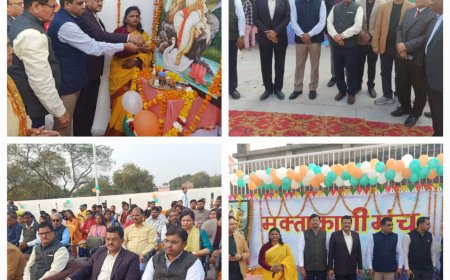 अपर जिला अधिकारी वित्त एवं राजस्व ने मुक्त काशी मंच का दीप प्रज्वलित कर किया शुभारंभ