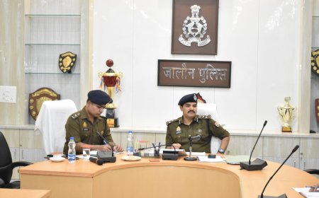 डी 0 आईं 0 जी झांसी ने जालौन भ्रमण कर अधिकारियों के साथ की गोष्टी