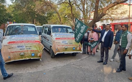 जिलाधिकारी ने 09 प्रचार वाहनों को हरी झंडी दिखाकर संबंधित विकास खण्डो को किया रवाना