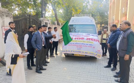 प्रचार वाहन (मोबाइल वैन) को हरी झंडी दिखाकर किया रवाना