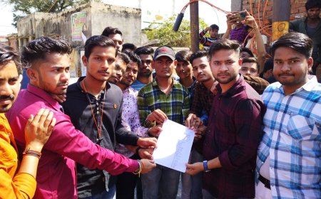 पुलिस पेपर लीक होने पर छात्रों ने क्षेत्रीय विधायक को दिया ज्ञापन