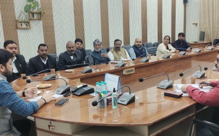 लोकसभा निर्वाचन हेतु प्रकाशित अंतिम मतदाता सूची के पुनर्निरीक्षण को लेकर राजनीतिक दलों के साथ हुई बैठक