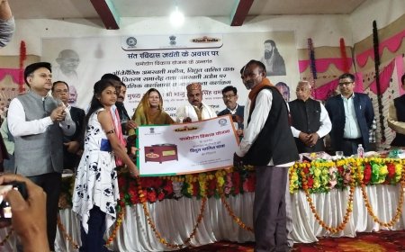 ग्रामोउद्योग बिकास योजना के अंतर्गत प्रशिक्षित कारीगरों को ऑटो मेटिक मशीनों को किया बितरण