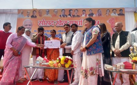 सरोजिनी नगर विधानसभा में हुआ साड़ी युक्त महिला सेमी क्वार्टर मैराथन दौड़ एवं सद्भाव भोज कार्यक्रम