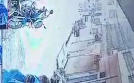 बारूद के गोदाम में आग लगने पर पड़ोसी के घर पर फेंके पत्थर