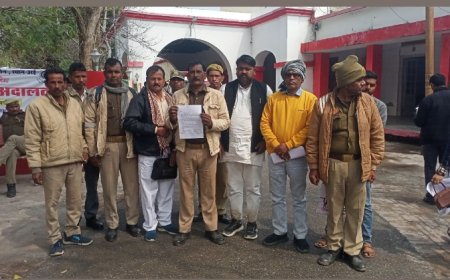 पीआरडी विभाग में चल रहे फर्जी बाड़े को लेकर जवानों ने जिलाधिकारी को सम्बोधित ज्ञापन अतिरिक्त मजिस्ट्रेट को सौपा