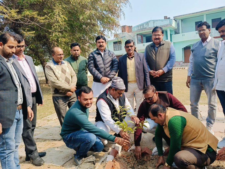 कोतवाली कांड के शहीदों को वृक्षारोपण कर दी गई श्रद्धांजलि