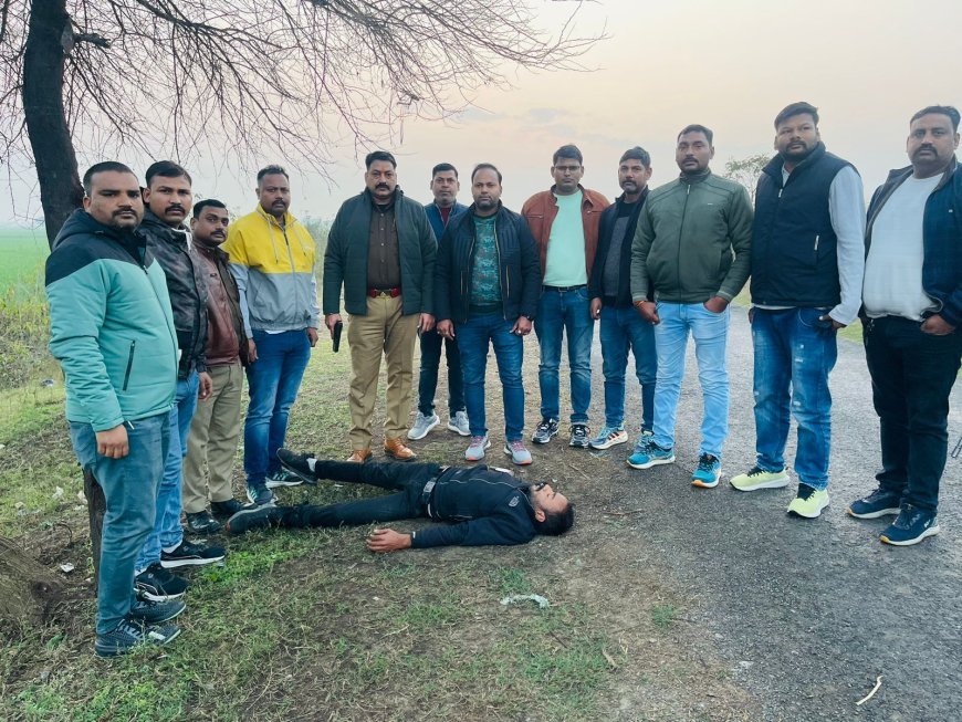 पुलिस टीम द्वारा हाईवे पर लूट करने वाले 3 शातिर अंतर्जनपदीय अभियुक्तों को मुठभेड़ के दौरान किया गिरफ़्तार ।