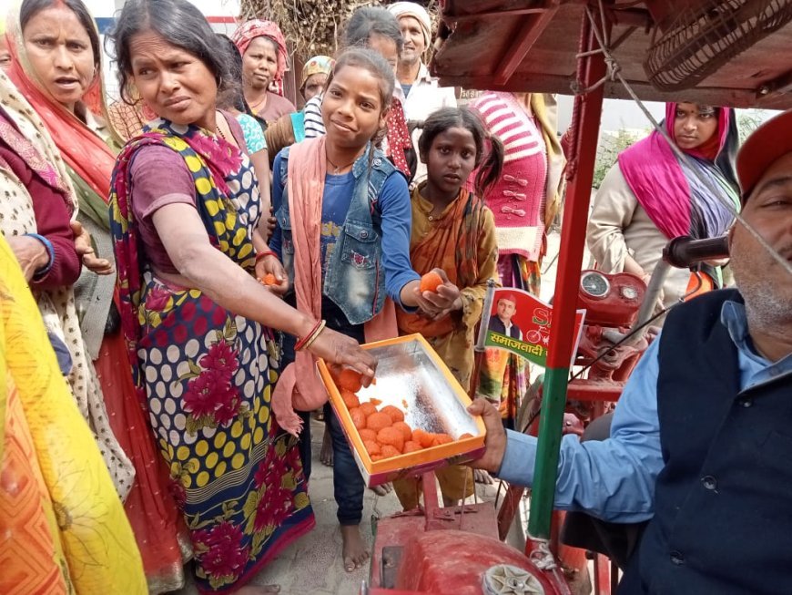 लड्डू के साथ PDA इंडिया गठबंधन का गांव गांव जश्न