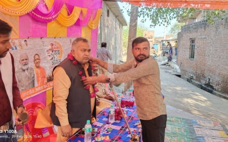 ग्राम खनुआ में जन चौपाल में ब्लाक प्रमुख ने ग्रामीणों की समस्याएं सुनी