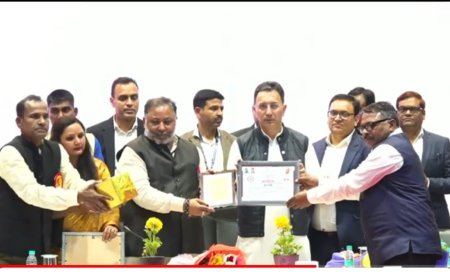 सड़क सुरक्षा कार्यक्रम में गुड़ सेमेरिटन को किया सम्मानित