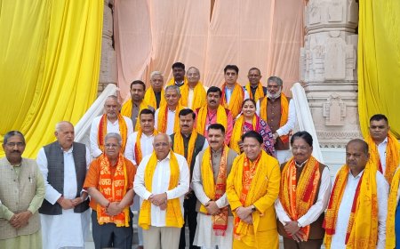 गुजरात के मुख्यमंत्री अपने मंत्रिमण्डल समेत अयोध्या पहुंच श्रीरामलला का किया दर्शन