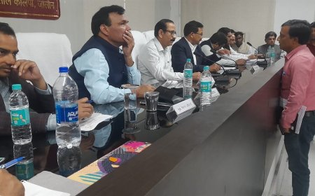 कमिश्नर -डीएम के समक्ष समाधान दिवस में 45 फरियादियों ने प्रस्तुत की शिकायतें