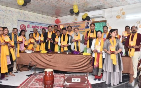 पुस्तक समीक्षा सत्र के बाद बही गंगा - जमुनी साहित्यिक अविरल धारा