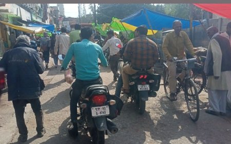 मौनी मंदिर के सामने लगने वाली सब्जी मंडी में लगा रहता है जाम का झाम