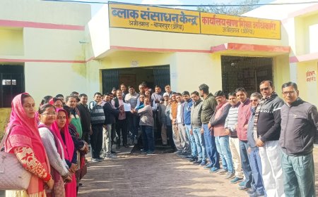 21 सूत्रीय मांगों के समर्थन में शिक्षकों ने किया प्रदर्शन, सौंपा ज्ञापन