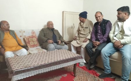 विधान परिषद सभापति ने पूर्व अध्यक्ष के घर जाकर शोक जताया