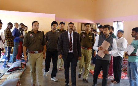 जिला अधिकारी ने जिला अस्पताल का किया औचक निरीक्षण