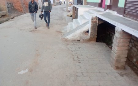 आम रास्ता अवरुद्ध कर आवागमन किया वाधित