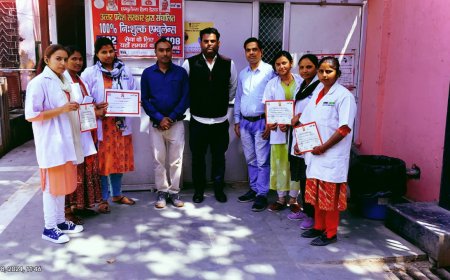 महिला दिवस पर ई .एम.टी महिलाओं को प्रशस्ति पत्र देकर किया सम्मानित