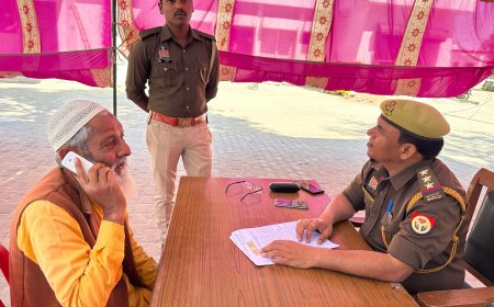 अतिक्रमण हटाए जाने की मांग डीएम को संबोधित मांग पत्र प्रभारी निरीक्षक उतरौला संजय कुमार दूबे को सौंपा