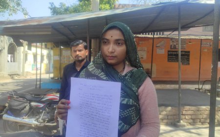 छेड़खानी का आरोप लगाते हुए पुलिस से की शिकायत