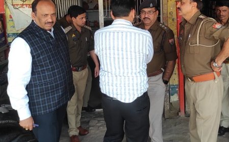 आबकारी अधिकारी द्वारा माधोगढ क्षेत्र अंतर्गत शराब की दुकानों का किया निरीक्षण