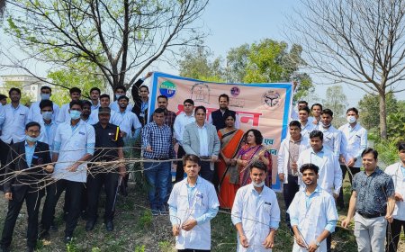 मेडिकल कालेज में छात्रों नें किया श्रमदान