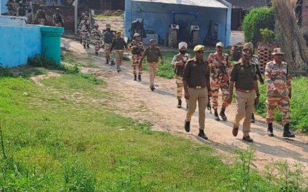 पुलिस के फ्लैग मार्च से पंचनद धाम क्षेत्र के गांव में लोगों में दहशत और कौतूहल