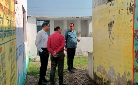 एस डी एम व तहसीलदार ने बूथों का किया निरीक्षण