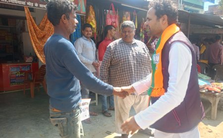 सांसद रितेश पांडेय का भ्रमण के दौरान हुआ जोरदार स्वागत