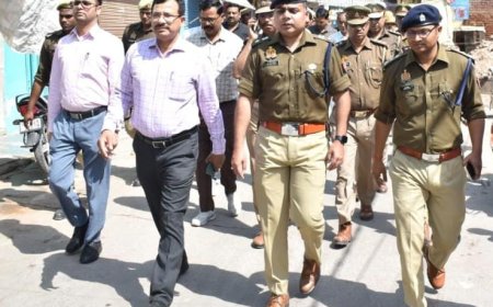 जुम्मे की नमाज पर सख्त हुआ प्रशासन, नगर में किया पैदल मार्च