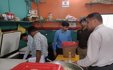 खाद्य विभाग ने की छापेमारी, संग्रहित किये नमूने