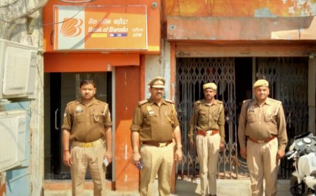 होली के त्यौहार के मद्देनजर क्राइम इंस्पेक्टर ने किया बैंकों का निरीक्षण