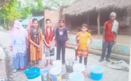 दलित बस्ती में लोग तरस रहे बूंद बूंद पानी पीने के लिए-जिम्मेदार मौन