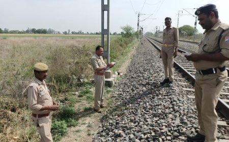 लटक मत टपक जाएगा,ट्रेन से गिरकर युबक की हुई मौत